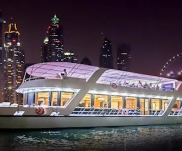 Dubai Marina: Dinner Cruise with Live Music & Open Bar